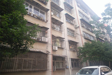 衡王府花园117平三室两厅一卫带车库28.7平，5楼带阁楼，